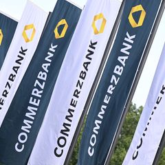 Schon bei der Commerzbank-Hauptversammlung 2025 war eine drohende Übernahme durch die Unicredit ein Thema. (Archivbild) Foto: Ar