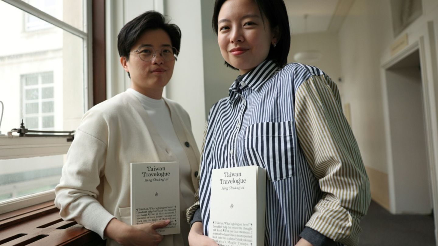 Yang Shuang Zi (l.) und ihre Übersetzerin Lin King