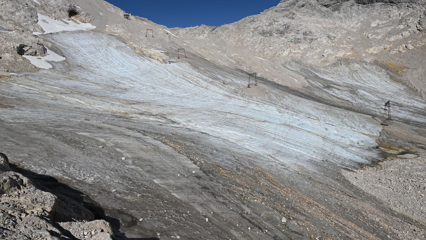 Auf Deutschlands höchstem Berg, der Zugspitze, zeigt sich eindrucksvoll, wie die Erderwärmung auch Bayern verändert. Die Gletsch