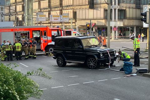 Der Fahrer war in der Stuttgarter Innenstadt mit seinem Geländewagen von der Straße abgekommen. (Archivbild) Foto: Marco Kreftin
