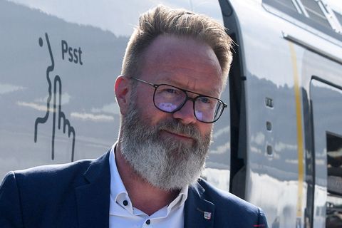 Verkehrsminister Claus Ruhe Madsen (CDU) nennt die Bahnstrecke eine Lebensader Sylts zum Festland. (Archivbild) Foto: Lea Albert