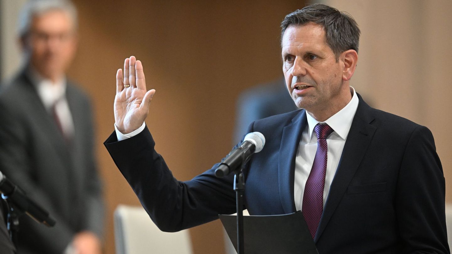 Seit einem Jahr im Amt: Niedersachsens Ministerpräsident Olaf Lies. (Archivbild) Foto: Julian Stratenschulte/dpa