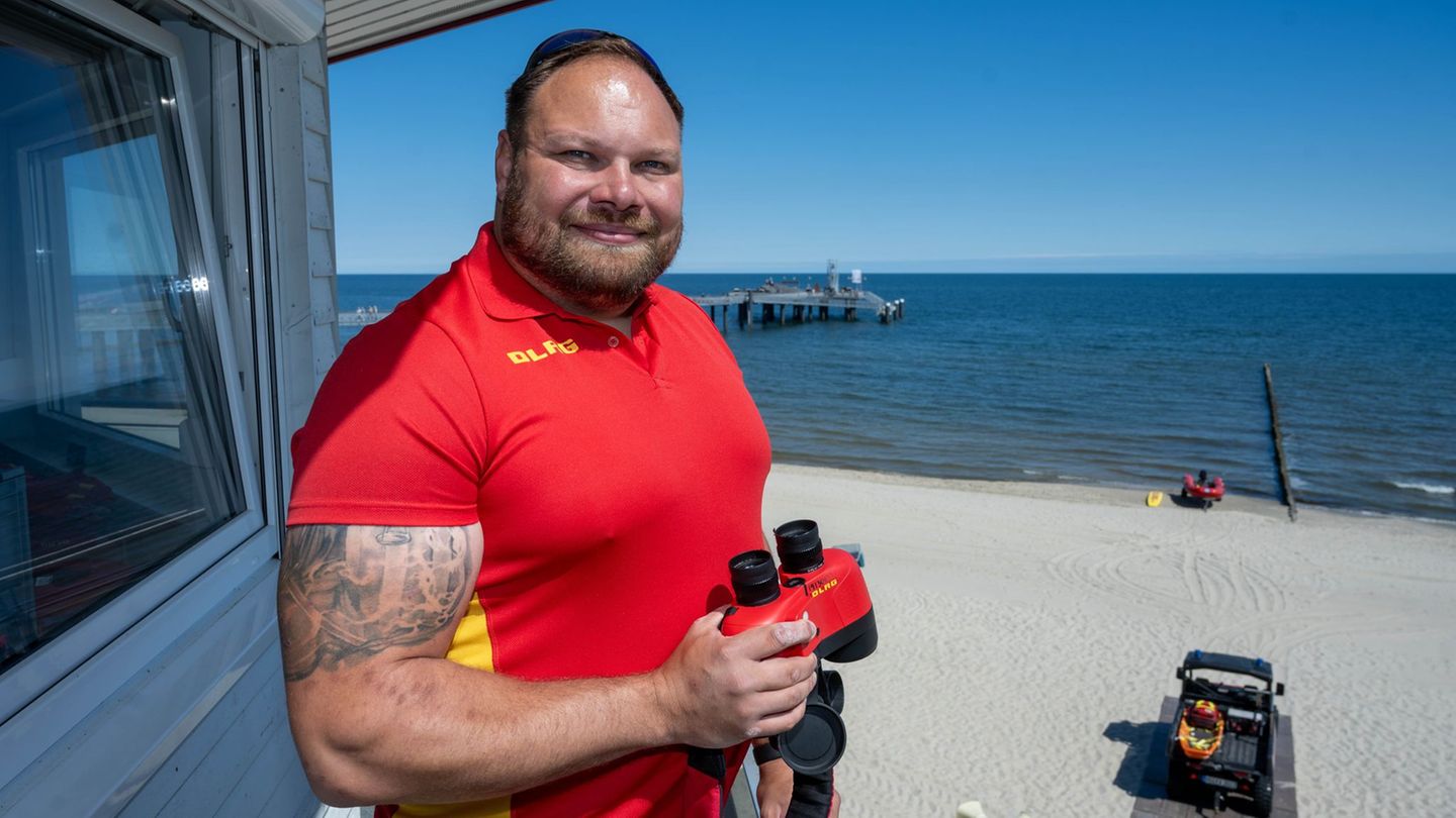 Nach dem ungewöhnlichen Einsatz um einen Buckelwal vor Poel steht für Olliver Bartelt und sein Rettungsschwimmer-Team der DLRG d