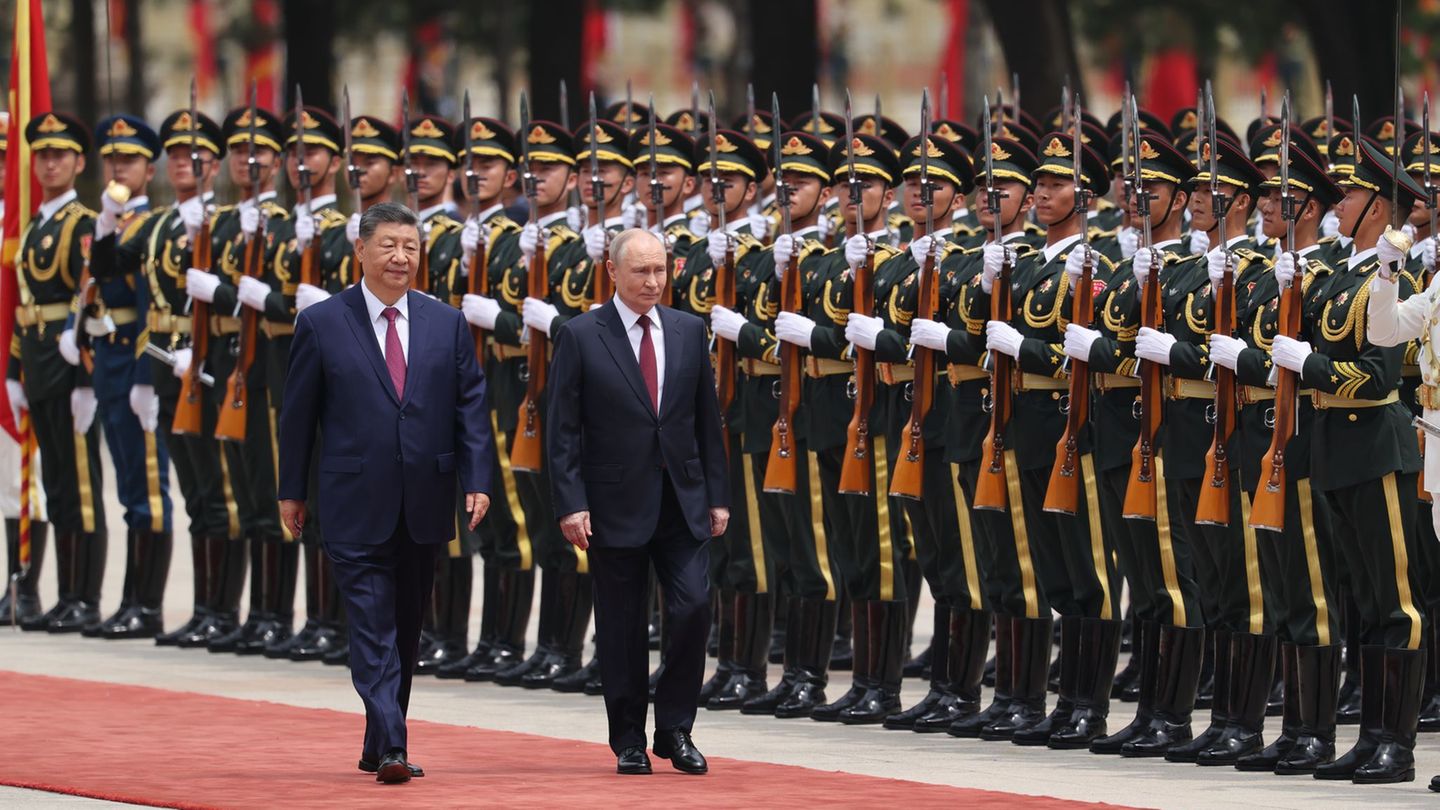Kurz nach Donald Trump wird auch der russische Präsident Wladimir Putin in Peking empfangen. Foto: Maxim Shemetov/Pool Reuters/A