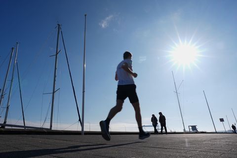 Wie viel Sport für die Gesundheit nützlich ist, ist schon lange Gegenstand der Forschung. (Symbolbild) Foto: Marcus Brandt/dpa