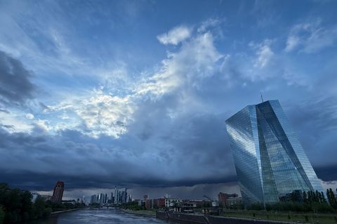 Am Mittwoch werden in Hessen Wolken und Regenschauer erwartet. (Symbolbild) Foto: Boris Roessler/dpa