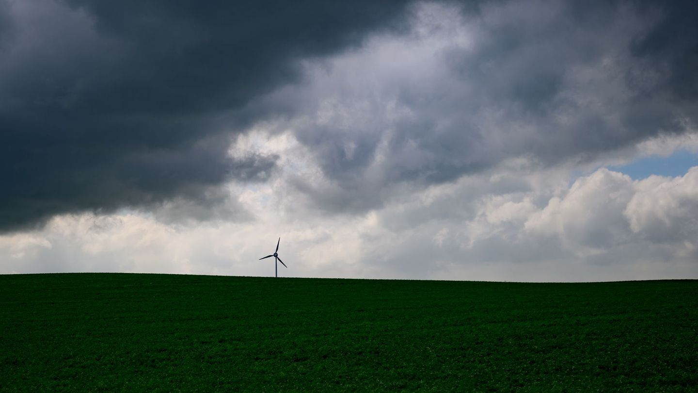 Trübes Wetter für Berlin und Brandenburg. Der Deutsche Wetterdienst rechnet mit starker Bewölkung. Gebietsweise kann es zu Schau