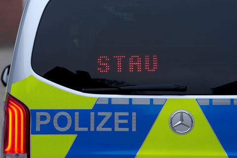 Nach einem Unfall ist die A4 bei Olpe Richtung Köln gesperrt. (Symbolbild) Foto: Marcus Brandt/dpa