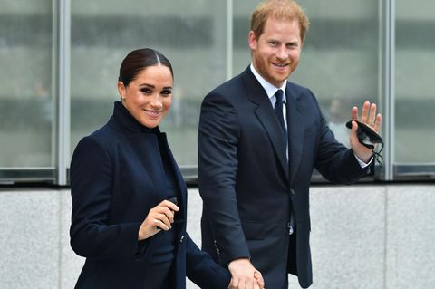 Prinz Harry und Meghan winken in die Kamera