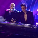 Die Band Eiffel 65 steht auf der Bühne und singt