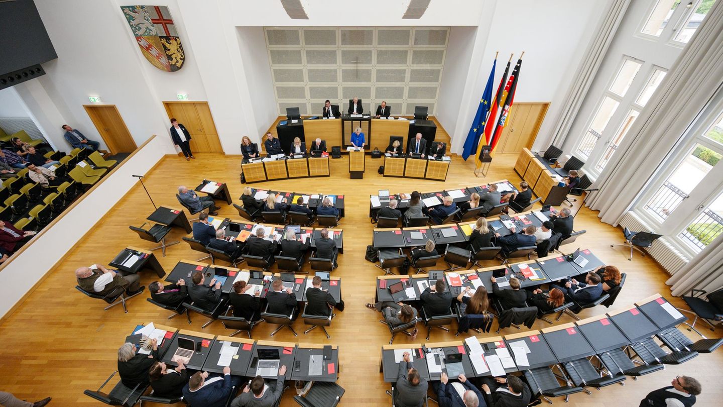 Der Saar-Landtag tagt. (Archivbild) Foto: Oliver Dietze/dpa
