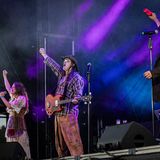 Die Band Rednex performt auf der Bühne