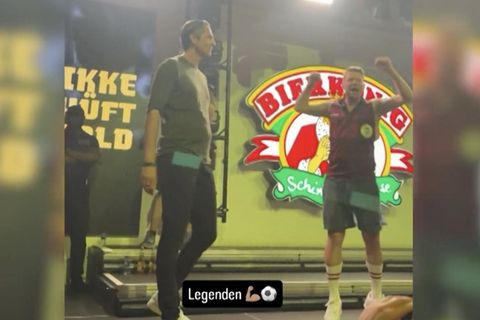 Die ehemaligen Schiedsrichter Deniz Aytekin und Patrick Ittrich am Ballermann.