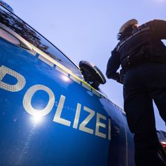 Staatsschutz ermittelt nach Attacke auf 44-Jährigen. (Symbolbild) Foto: Marijan Murat/dpa