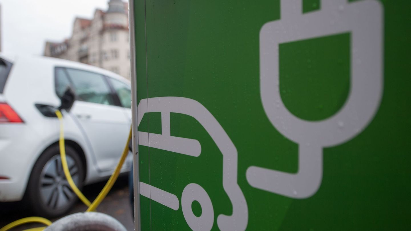 Das Interesse an der neuen staatlichen Förderung zum Elektroauto-Kauf ist groß. Foto: Hendrik Schmidt/dpa