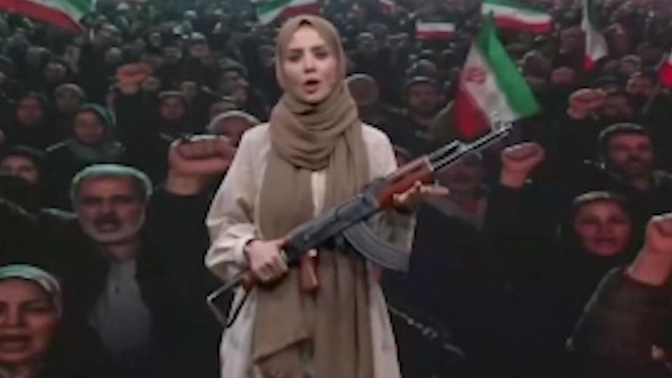 Iranische TV-Moderatorin mit Schusswaffe
