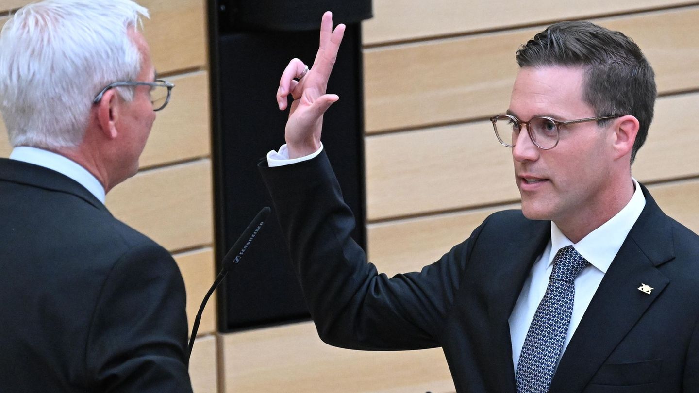 Hagel ist erst seit ein paar Tagen Minister. (Archivbild) Foto: Bernd Weißbrod/dpa