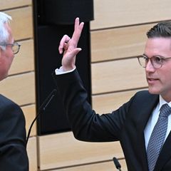 Hagel ist erst seit ein paar Tagen Minister. (Archivbild) Foto: Bernd Weißbrod/dpa