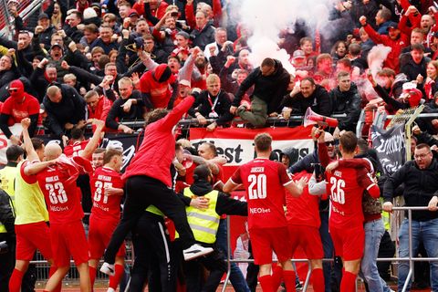 Essener Jubel nach dem Siegtreffer in der Nachspielzeit in Ulm am vergangenen Samstag. (Archivbild) Foto: Lucca Fundel/dpa