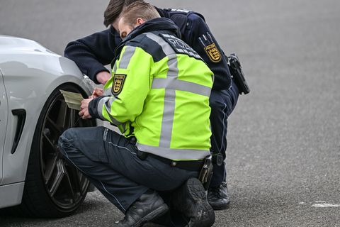 Kein Driften, kein Motorheulen: Tuner-Treffen sind in Ludwigsburg monatelang verboten. (Symbolbild) Foto: Felix Kästle/dpa
