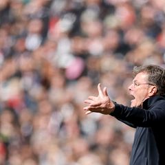Gibt in Wolfsburg die Richtung vor: Trainer Dieter Hecking. Foto: Philipp Szyza/dpa