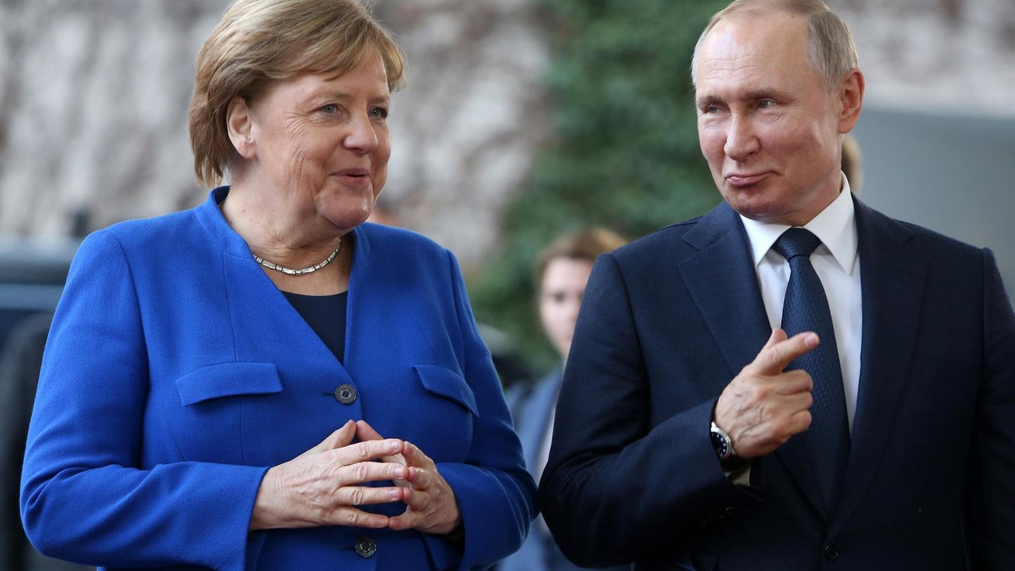 Die damalige Bundeskanzlerin Angela Merkel und Russlands Präsident Wladimir Putin im Januar 2020 in Berlin