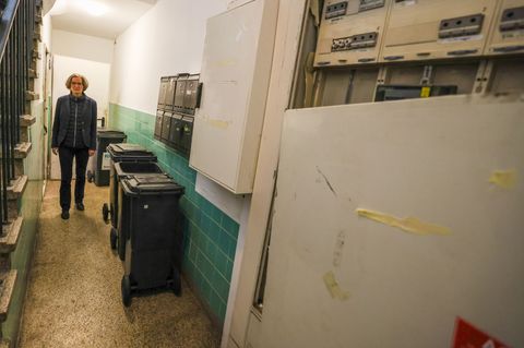 Mit Kontrollaktionen in Schrottimmobilien - wie hier 2025 mit Ministerin Ina Scharrenbach - versuchen Kommune und Land bereits s
