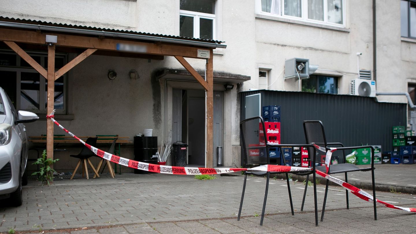 Das Opfer wurde schwer verletzt in ein Krankenhaus gebracht. Foto: Jose Villacreses/swd-medien/dpa