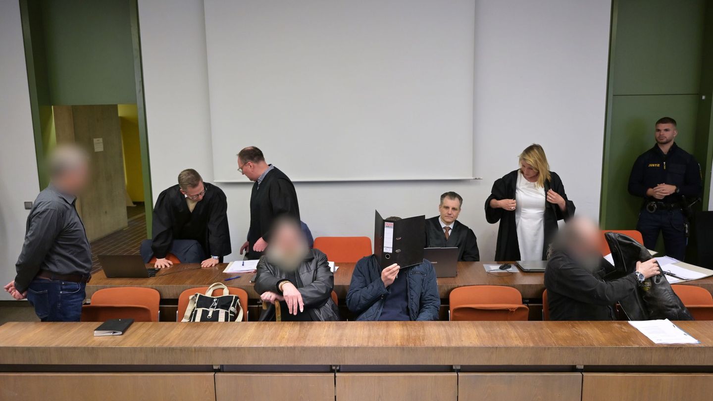 Vier Männer stehen derzeit vor Gericht. Foto: Malin Wunderlich/dpa