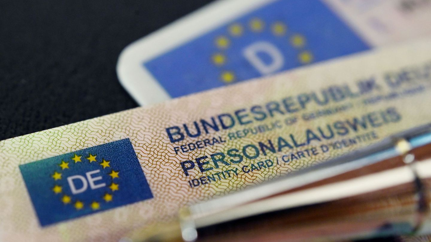 Den Gang zum Amt sollen sich ältere Menschen künftig sparen können, wenn ihr Ausweis abgelaufen ist. Sie sollen diesen einfach w