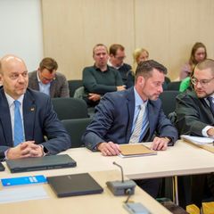 Vor dem Verwaltungsgericht Wiesbaden wird die Einstufung der hessischen AfD als rechtsextremen Verdachtsfall durch das Landesamt