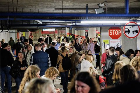 Menschen suchen Schutz in einer Tiefgarage während eines Luftalarms in Vilnius. Foto: Vygintas Skaraitis/Lrytas/AP/dpa