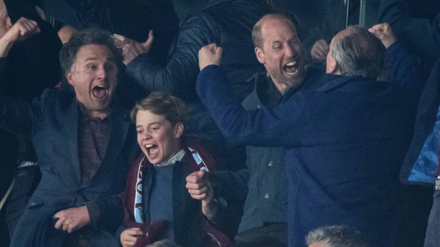 Prinz William und Prinz George sind große Fußballfans.