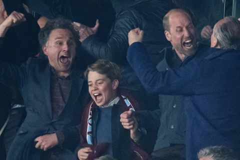 Prinz William und Prinz George sind große Fußballfans.