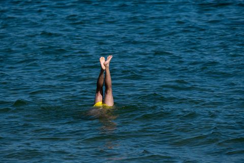 Bei 444 Badestellen ist das Wasser laut dem Gesundheitsministerium von ausgezeichneter Qualität. (Symbolbild) Foto: Stefan Sauer