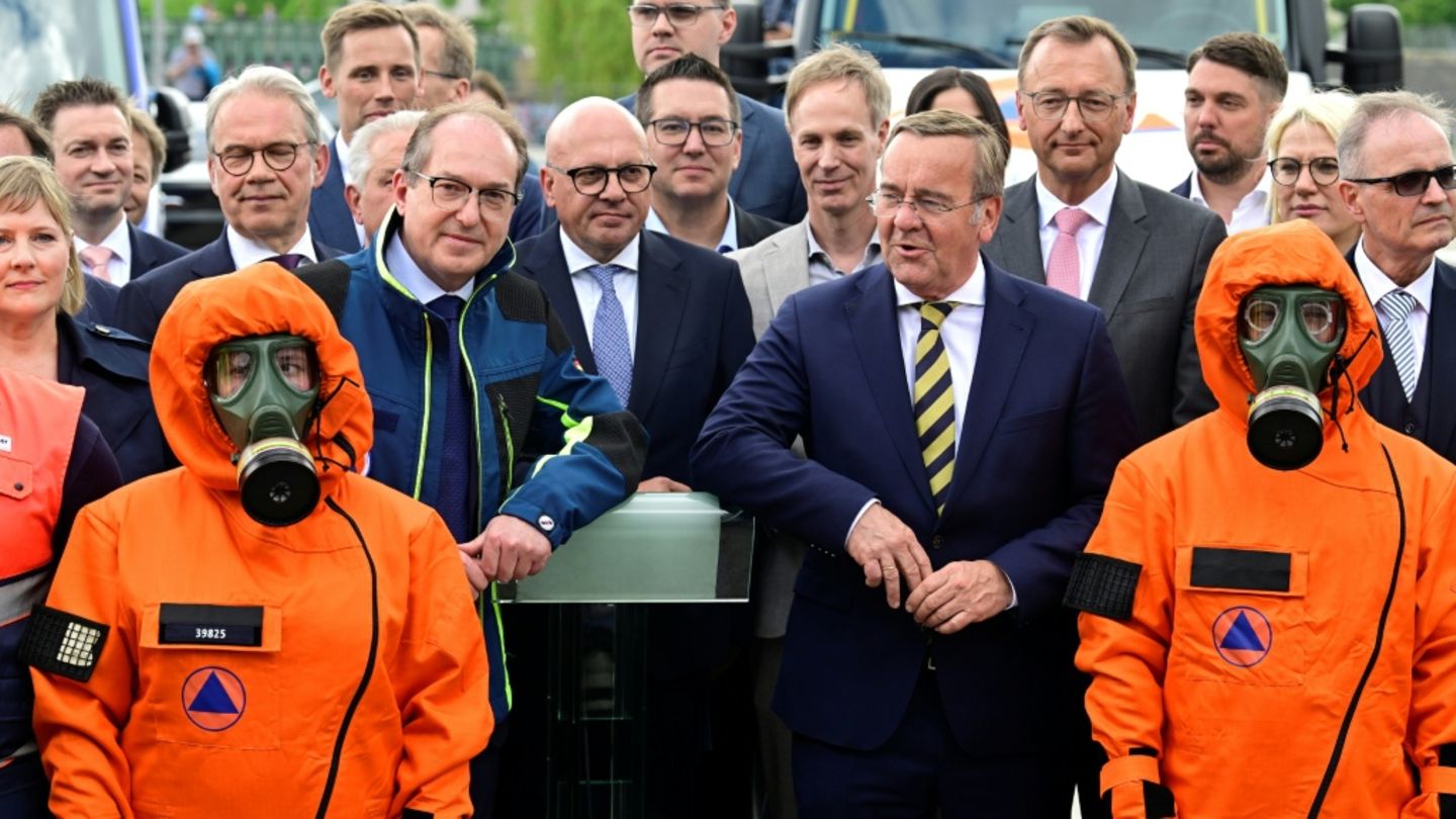 Minister Dobrindt und Pistorius