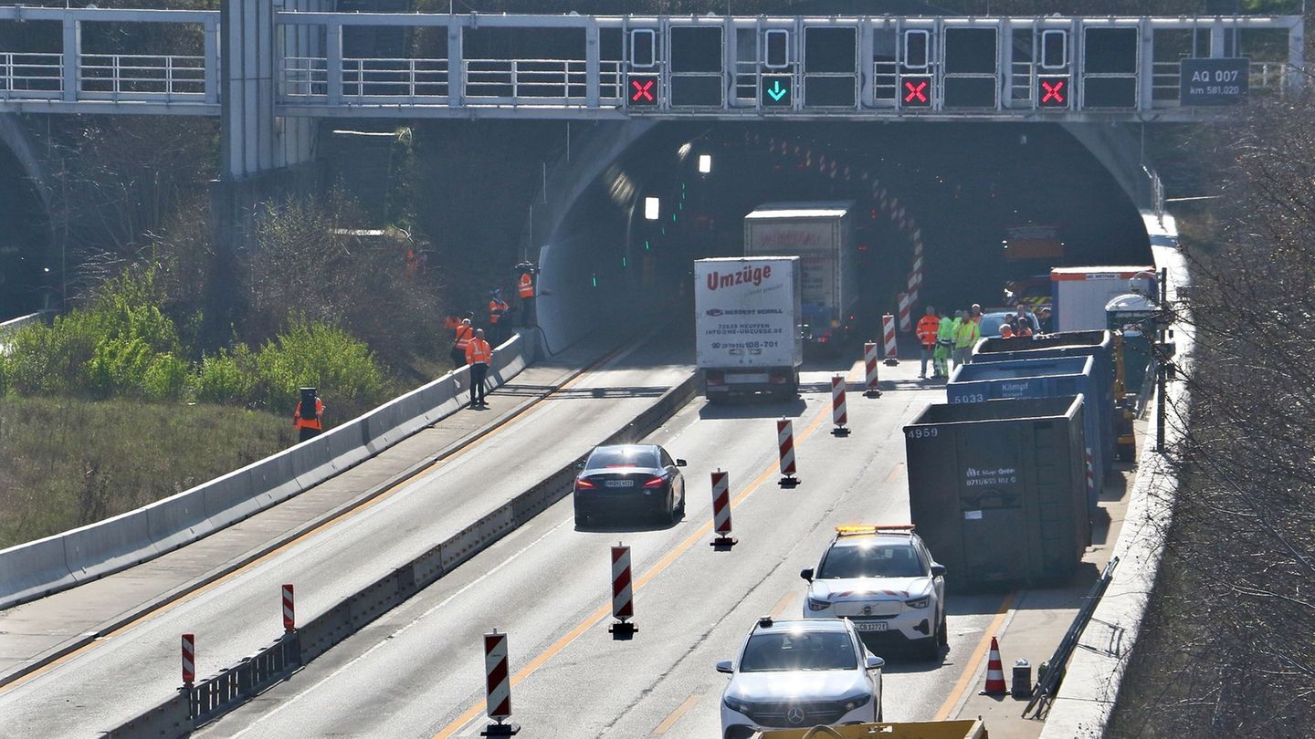 Ein defekter Lüfter bremst den Verkehr am Engelbergtunnel aus. (Archivbild) Foto: Andreas Rometsch/KS-Images/dpa