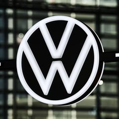 Auf der Betriebsversammlung in Wolfsburg sprach auch Konzernchef Blume zur Belegschaft. (Symbolbild) Foto: Swen Pförtner/dpa
