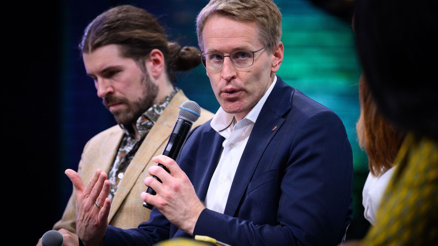 Daniel Günther (CDU), Ministerpräsident von Schleswig-Holstein, spricht bei der Medienkonferenz re:publica 26 über den Umgang mi
