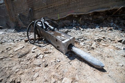 Die Koalition aus CDU, BSW und SPD will keine neuen Straßenausbaubeiträge einführen. (Symbolbild) Foto: Arne Immanuel Bänsch/dpa