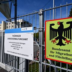 Die Erstaufnahmeeinrichtung in Suhl soll leer gezogen werden. (Archivbild) Foto: Martin Schutt/dpa