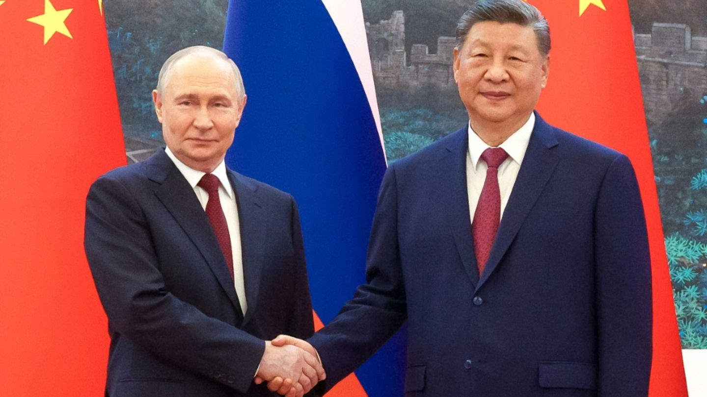 Xi (r.) und Putin