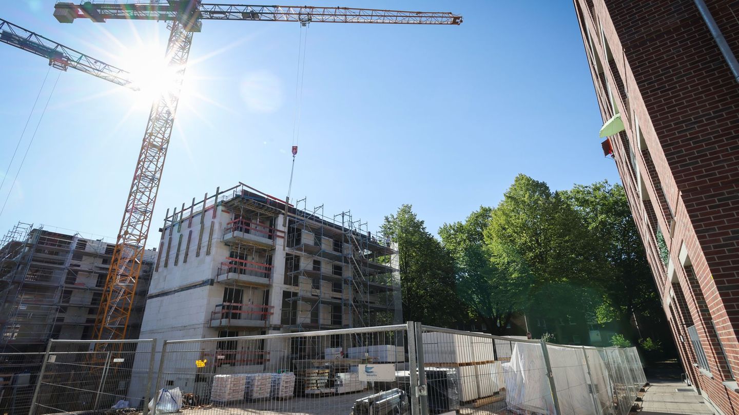 Hamburg fordert vom Bund beim geplanten Gebäudemodernisierungsgesetz eine Länderöffnungsklausel. (Archivbild) Foto: Christian Ch