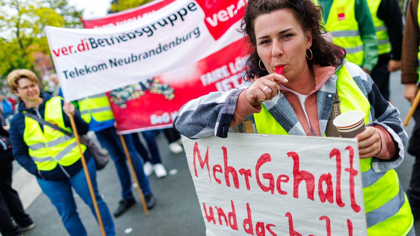 Verdi wendet sich mit dem Warnstreik-Aufruf an Beschäftigte in Hamburg, Schleswig-Holstein und Mecklenburg-Vorpommern. (Archivbi