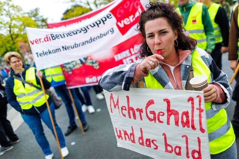 Verdi wendet sich mit dem Warnstreik-Aufruf an Beschäftigte in Hamburg, Schleswig-Holstein und Mecklenburg-Vorpommern. (Archivbi