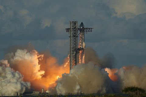 Die hohen Kosten für die Entwicklung der Riesen-Rakete Starship tragen zu den Verlusten von SpaceX bei. (Archivbild) Foto: Eric