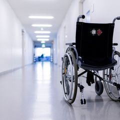 Eine Rehaklinik hatte die blinde Patientin abgelehnt. (Symbolbild) Foto: Michael Matthey/dpa