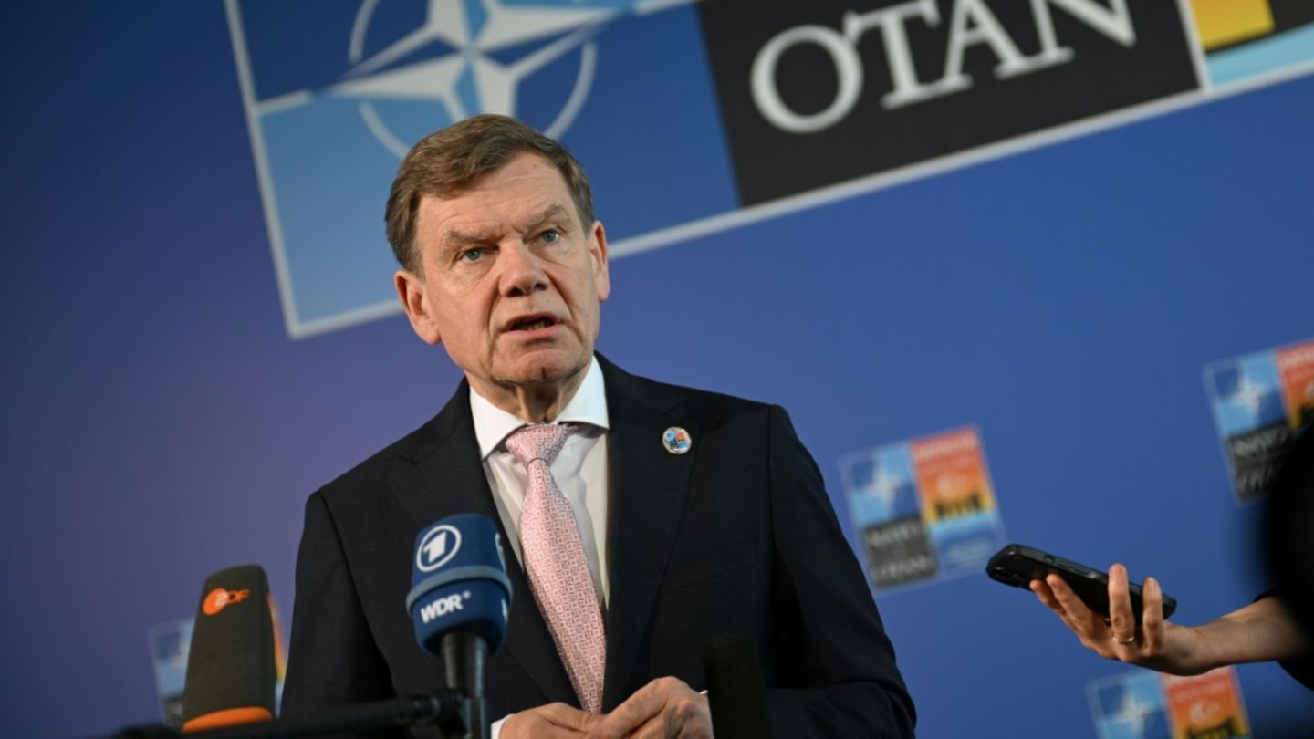 Wadephul beim Nato-Treffen in Antalya 2025