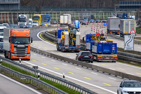 Auf der Autobahn 4 am Kreuz Chemnitz wird gebaut. Im Pfingstreiseverkehr drohen an solchen Stellen Staus. (Archivbild) Foto: Hen