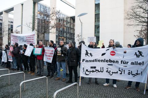 Über den Familiennachzug für Geflüchtete wird seit Jahren gestritten. (Archivfoto) Foto: Bernd von Jutrczenka/dpa